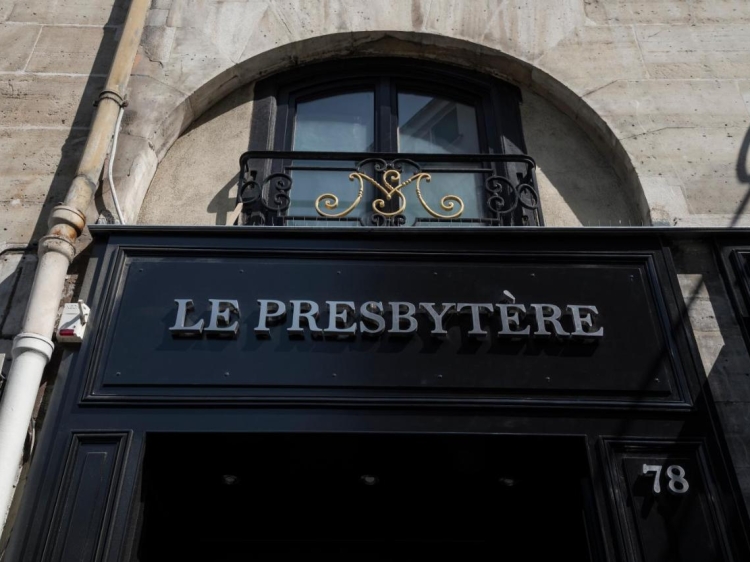 Eintritt in das historische Luxushotel Le Presbytère in Paris