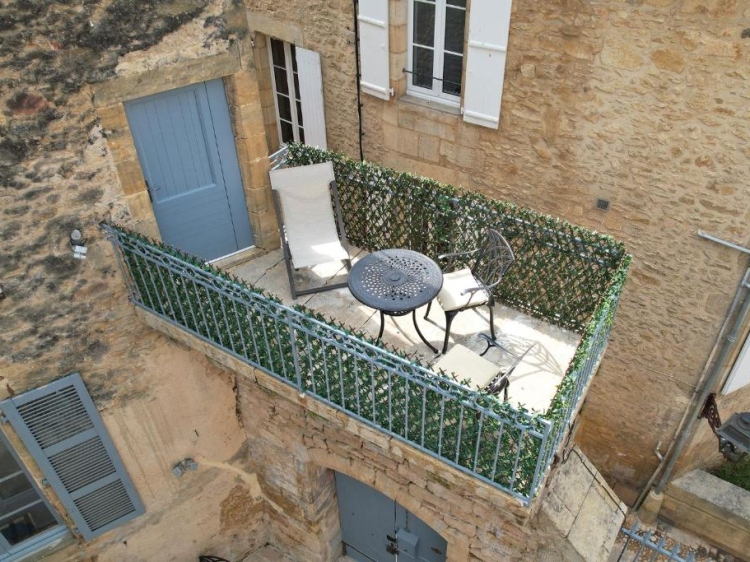 Hotel Le Petite Manoir in Sarlat-la-Canéda, Frankreich. Angenehmes, exklusives und traditionelles Hotel. Luxuriöse Zimmer und Schwimmbad. 