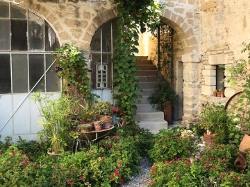 Les Toiles du 15 - B&B oder ganze Villa in Montaren-et-Saint-Médiers, Languedoc-Roussillon